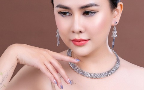 Hoa hậu Lý Kim Ngân hóa thân thành nữ hoàng trang sức