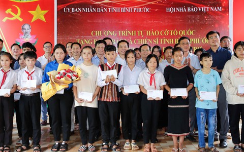 Tự hào đi dưới "Đường cờ Tổ quốc"