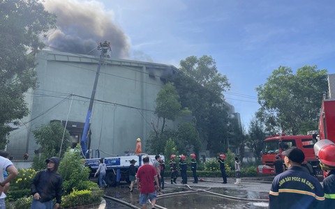 Hỏa hoạn tại 1 khu công nghiệp ở Phú Yên