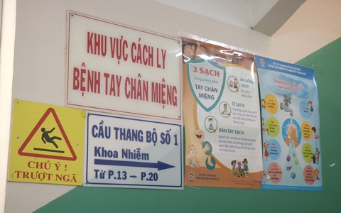 Bệnh nhi 17 tháng tuổi bị tay chân miệng chuyển độ nặng, phải thở máy