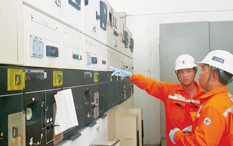 Khách hàng ngành điện TP HCM được phục vụ 24/7