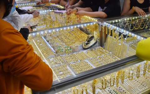 Giá vàng hôm nay 25-9: Vàng SJC rớt giá
