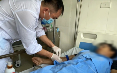 Nam thanh niên lên cơn co giật sau một năm bị chó cắn