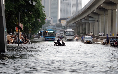 Mưa lớn khiến 6 người chết và mất tích ở Bắc Bộ và Trung Bộ