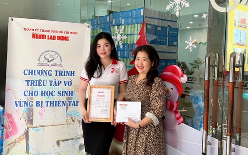 Mida đồng hành Báo Người Lao Động trong chương trình “Triệu tập vở cho học sinh vùng bị thiên tai" 