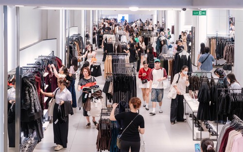 2,3 triệu lượt khách “phá đảo” Vincom Black Friday 2025, tạo cú bùng nổ cho mùa lễ hội cuối năm