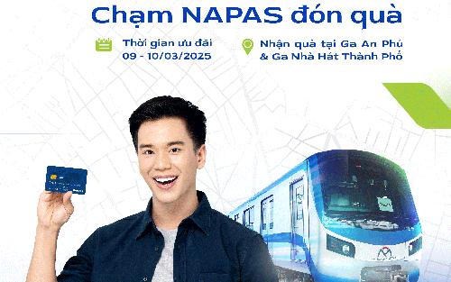 Chủ thẻ NAPAS đi Metro “xé túi mù” nhận quà tặng bất ngờ