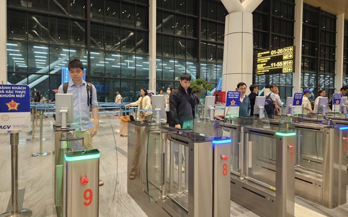 Đừng để trễ chuyến vì nhầm nhà ga Tân Sơn Nhất dịp Tết