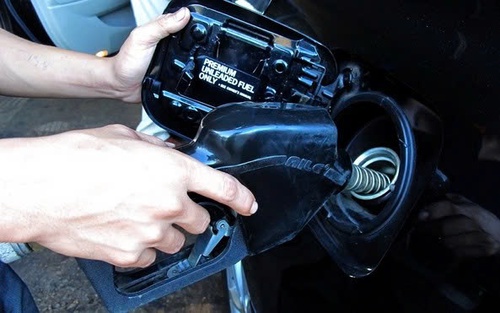 Quản lý thị trường TP HCM: Những cây xăng bán nhỏ giọt và găm hàng đã bị xử lý