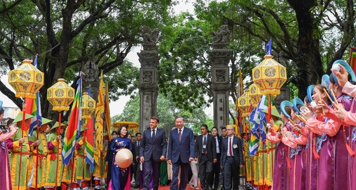 VIỆT NAM VƯƠN MÌNH PHÁT TRIỂN, HỘI NHẬP: Nâng cao vai trò, vị thế đất nước