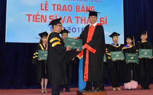 Trường ĐH Mở TP HCM trao bằng tốt nghiệp cho 279 thạc sĩ, tiến sĩ