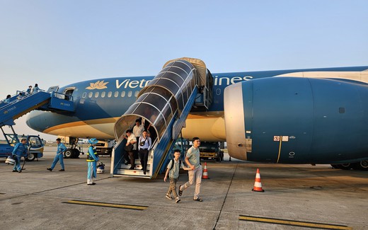 Lãnh đạo Vietnam Airlines: Ngành hàng không chỉ lãi 1 USD/khách, gặp mưa lớn, bay vòng là mất