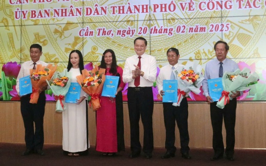 Cần Thơ: 5 lãnh đạo sở xin nghỉ hưu trước tuổi