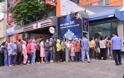 Giá vàng vượt 120 triệu đồng/lượng, nhiều người bán ra chốt lời