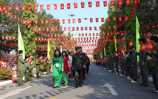 Trường đại học đầu tiên ở ĐBSCL có “Đường cờ chiến thắng” dịp lễ 30-4
