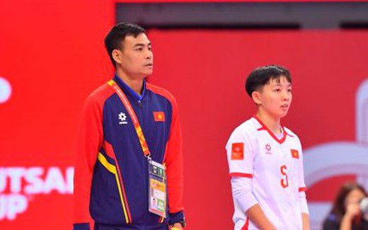 HLV tuyển futsal nữ Việt Nam nói gì khi có vé vào tứ kết sớm 1 vòng?