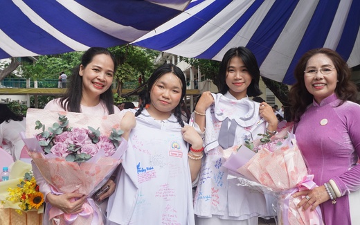 Cô hiệu trưởng tâm tình với học sinh lớp 12: Chỉ cần "xanh" đã là một cách sống đẹp