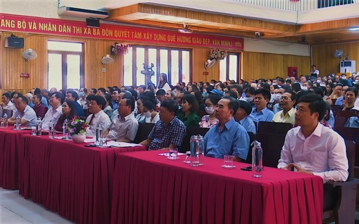 XÂY DỰNG ĐẢNG: Lo thiếu người trẻ kế cận
