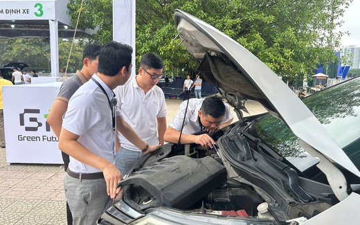 Người dân Hà Nội tiết lộ lý do "đổi xe xăng lấy xe điện"