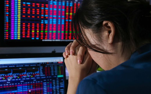 VN-Index lập đỉnh, tài khoản chứng khoán nhiều nhà đầu tư vẫn "chưa về bờ"