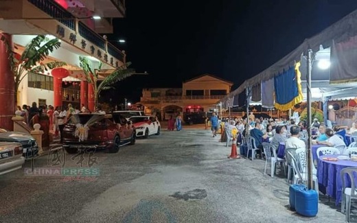 Bên này đường đám cưới, bên kia đám tang và điều hiếm thấy