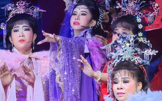 Nghệ sĩ Bình Tinh tái diễn "Giang Sơn Mỹ Nhân" - vở tuồng "ruột" của Huỳnh Long