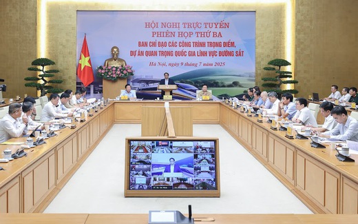 Đẩy nhanh dự án đường sắt, quyết liệt xóa nhà tạm