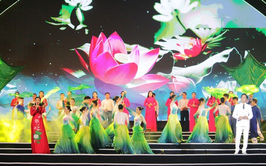 Bộ trưởng Tô Lâm dự lễ khai mạc Lễ hội Làng Sen 2024
