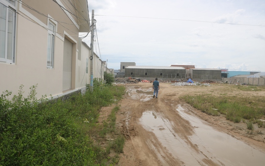 Con đường xuống biển "biến mất" sau chữ ký giả