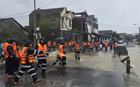 Thiệt hại kinh tế do mưa lũ ở Nam Trung Bộ tăng lên hơn 13.000 tỉ đồng