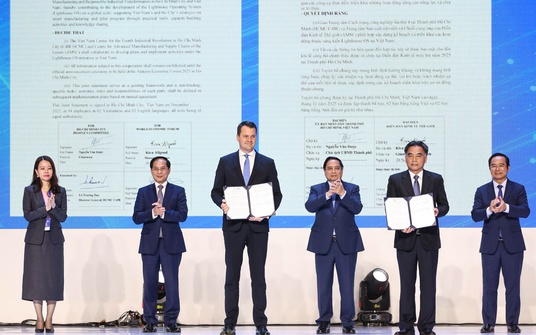 TPHCM và Diễn đàn Kinh tế Thế giới ra Tuyên bố chung về sản xuất thông minh