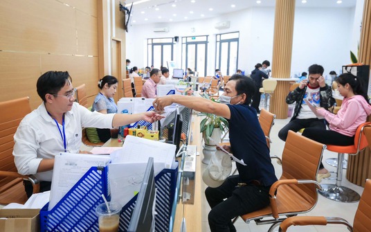 Người nghỉ hưu trước tuổi khi tinh gọn bộ máy được hưởng thêm chế độ gì?