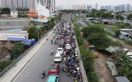 Phạt nặng hơn, vì sao vi phạm giao thông vẫn tràn lan?