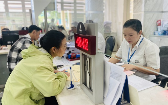 Chủ tịch UBND TP HCM: Không để người dân chờ quá 20 phút để nộp hồ sơ