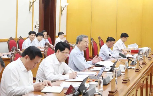 Kéo dài việc sử dụng người không chuyên trách khi sắp xếp lại thôn, tổ dân phố