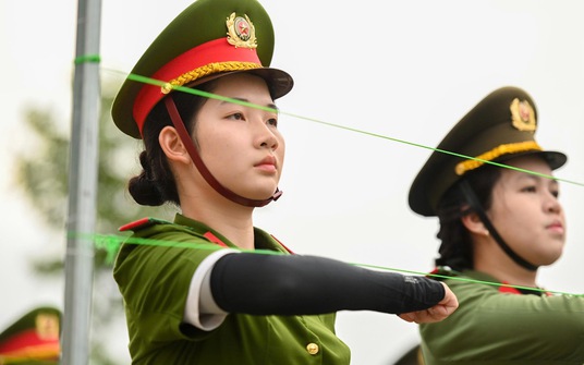 Cận cảnh những “bông hoa thép” luyện tập diễu binh, diễu hành trên thao trường