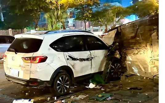 Hà Nội: Ô tô gây tai nạn liên hoàn, nhiều người thương vong