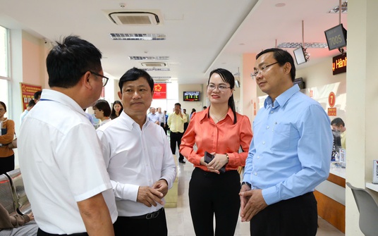 TP HCM: Lãnh đạo xã "trực chiến" một cửa, người dân Nhà Bè hài lòng, thủ tục thông suốt