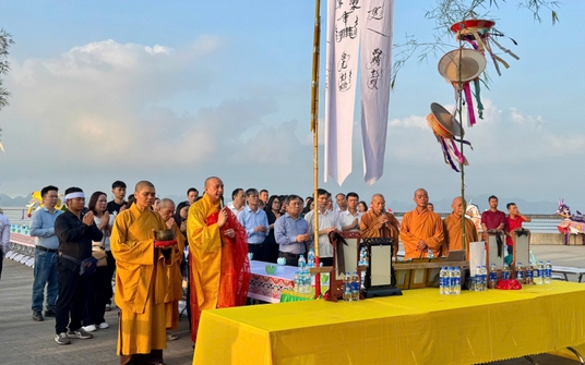 Đại lễ cầu siêu cho 39 nạn nhân trong vụ lật tàu trên vịnh Hạ Long