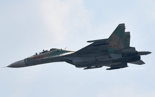 Cận cảnh ngắm tiêm kích Su30-MK2, trực thăng Mi bay qua Quảng trường Ba Đình