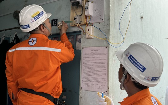 Cúp điện đột ngột ở TP HCM lúc giữa trưa, người dân bị đảo lộn sinh hoạt