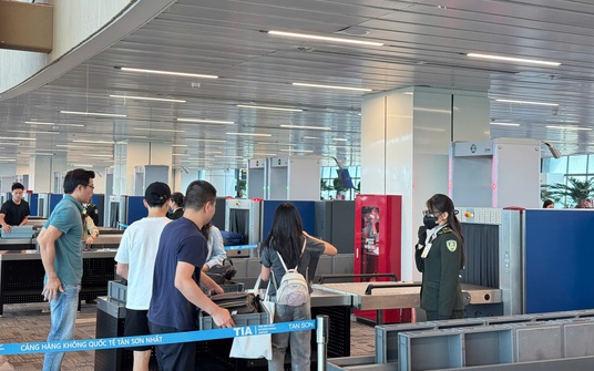 Tốn vài phút cởi giày, thắt lưng, con số bất ngờ về thiệt hại cho kinh tế