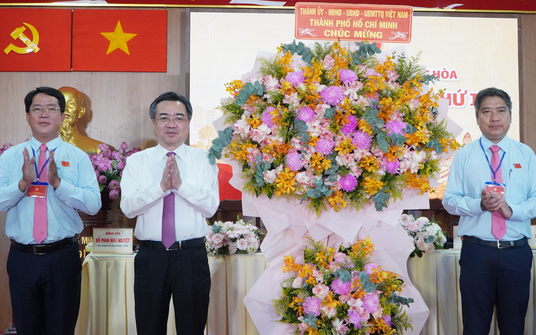 Thành ủy TP HCM yêu cầu không tổ chức văn nghệ chào mừng, không nhận hoa chúc mừng Đại hội