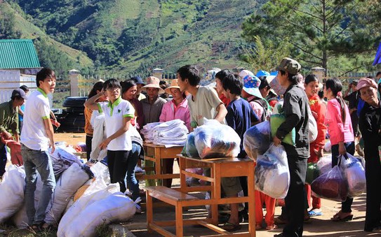 Đưa “Áo ấm kèo nhà cái tỷ lệ bóng đá” về với xã nghèo
