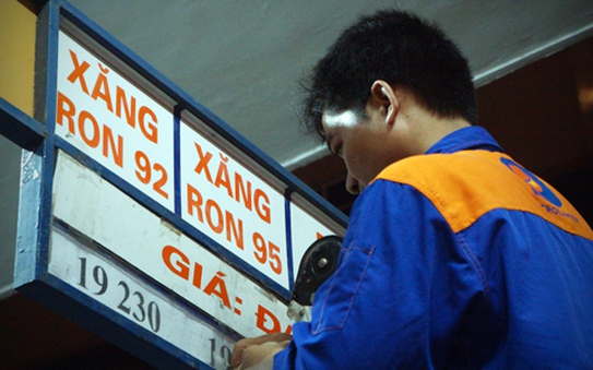 'Giá xăng đáng lẽ tỷ lệ kèo góc nhà cái 3.300 đồng một lít'