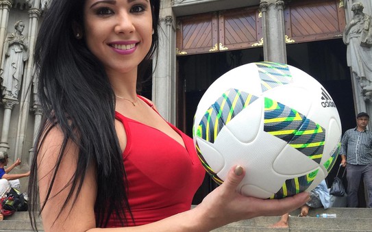 tỷ lệ kèo góc nhà cái Brazil chơi bóng điêu luyện với giày cao gót