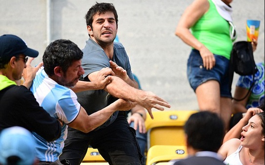 CĐV Brazil và Argentina nện nhau tơi bời khi xem quần vợt tỷ lệ cá cược kèo nhà cái