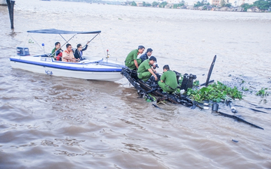 Cháy tàu tỷ lệ kèo nhà cái, thuyền trưởng thoát chết trong đêm