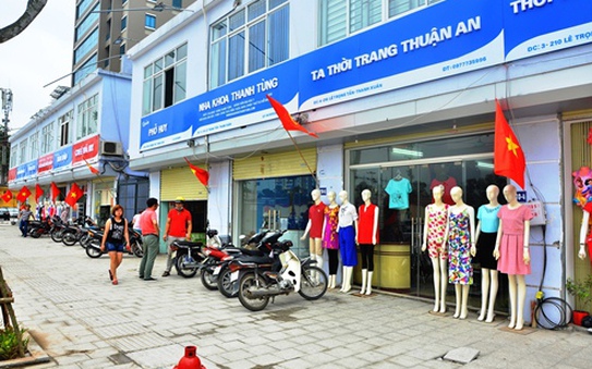 Người tỷ lệ bóng đá kèo nhà cái "kêu" ở khu phố "đồng phục" biển quảng cáo