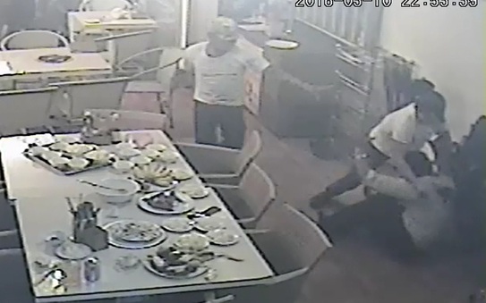 kèo nhà cái tỷ lệ bóng đá trọng thương chủ nhà hàng ở Nha Trang để dằn mặt